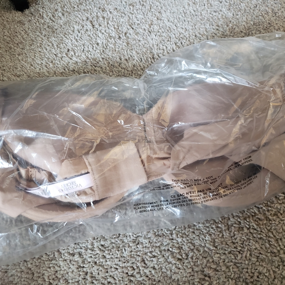 Victoria Secret Bra - Picture 2 of 2